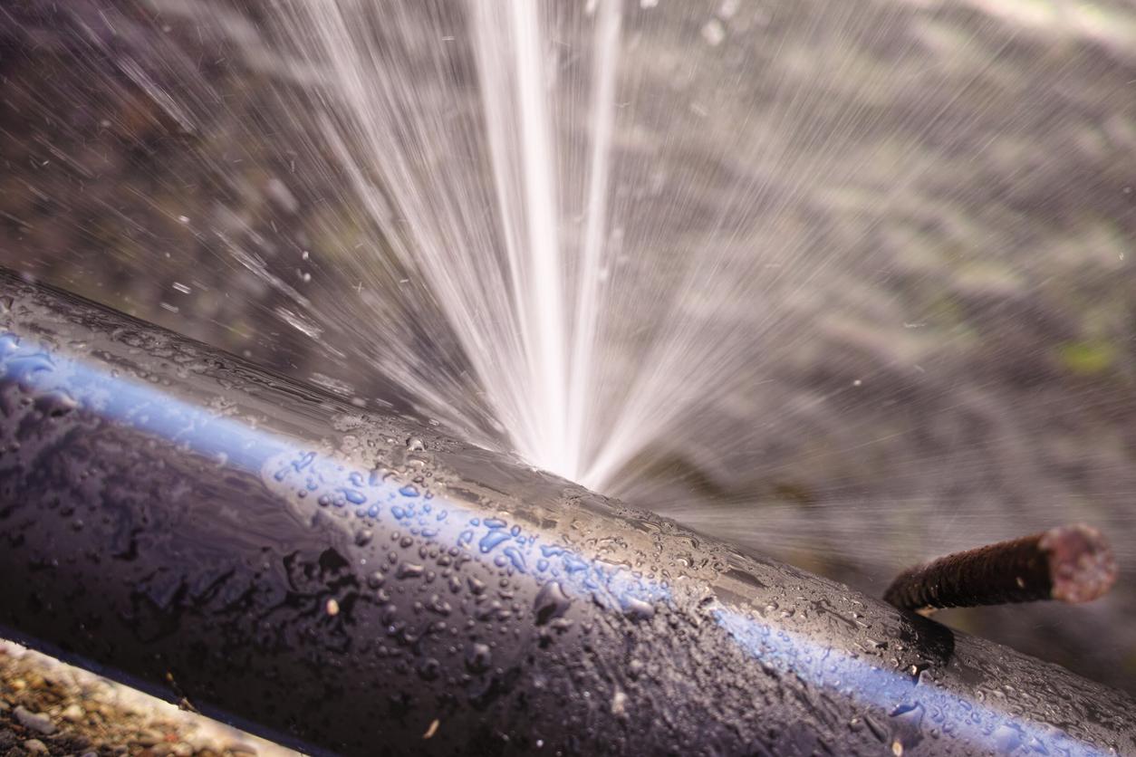 Burst water pipe with water spraying